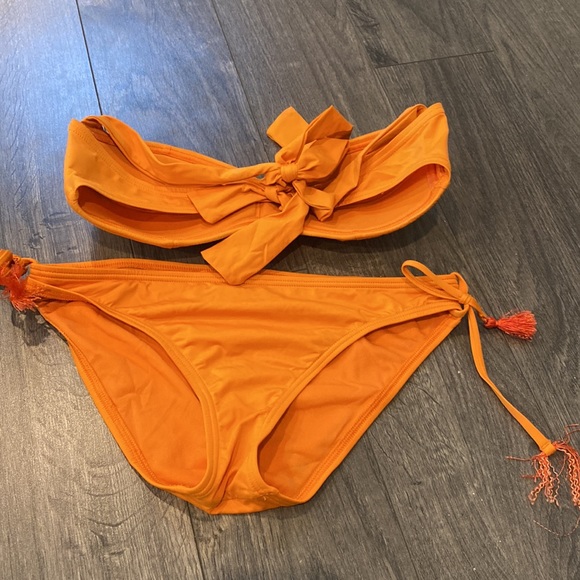Tommy Bahama bikini - Picture 2 of 2